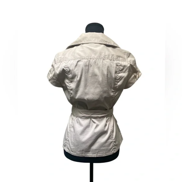 Ann Taylor Cream Short Sleeve Blouse/Top EUC 4 - Picture 2 of 6